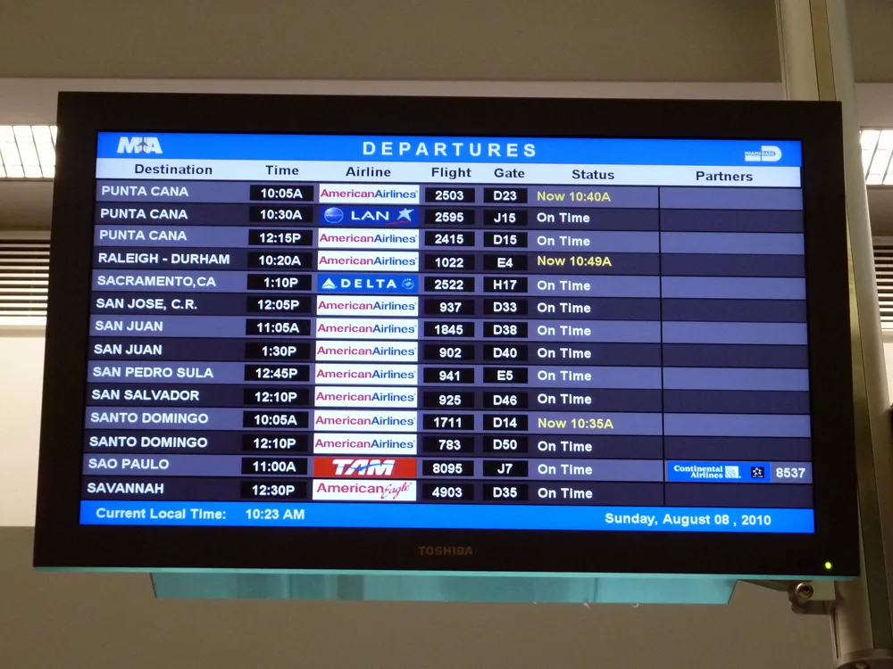 Sello de pasaporte de un viajero, relacionado con el conteo de días de la residencia fiscal