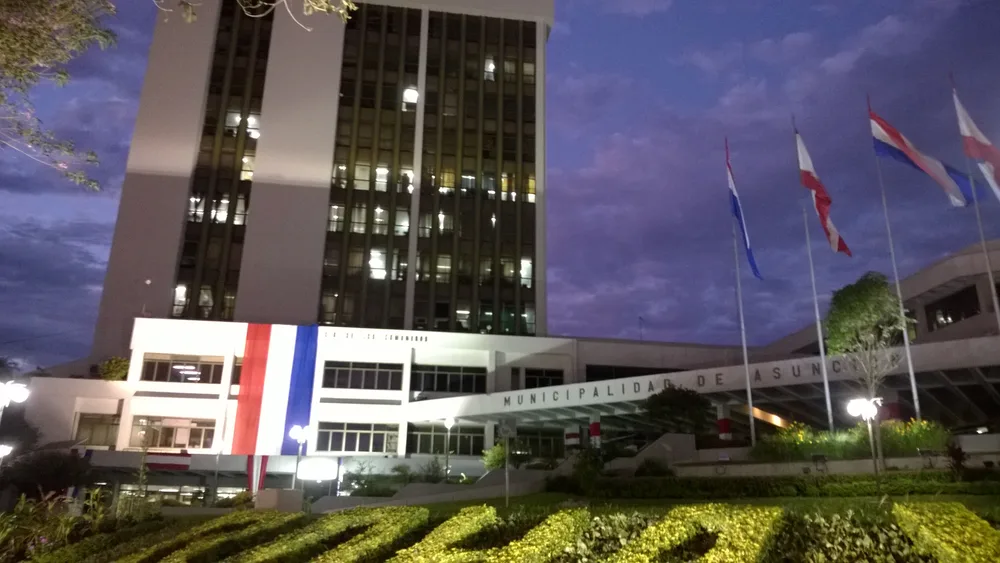 La Municipalidad de Asunción; la ciudadanía paraguaya otorga derechos políticos plenos