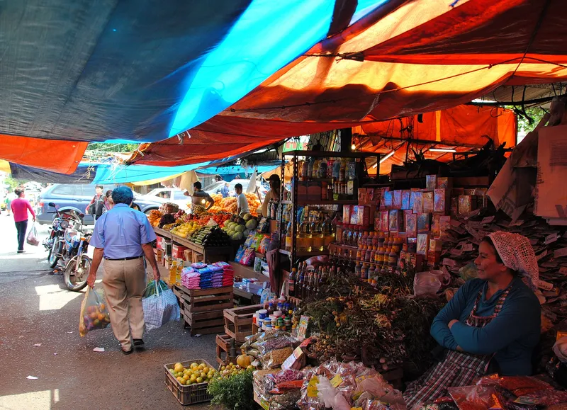 Puestos del Mercado 4 de Asunción, una referencia del costo de vida en Paraguay