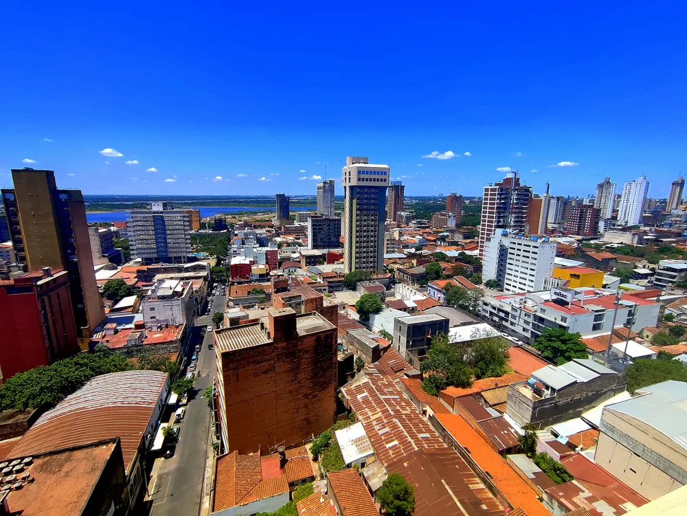 El centro de Asunción; la DNIT gestiona la declaración de impuestos en Paraguay a través de Marangatú