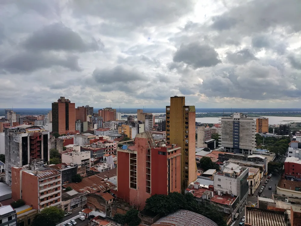 El centro de Asunción; evitar los errores al emigrar a Paraguay empieza por planificar el orden de los pasos