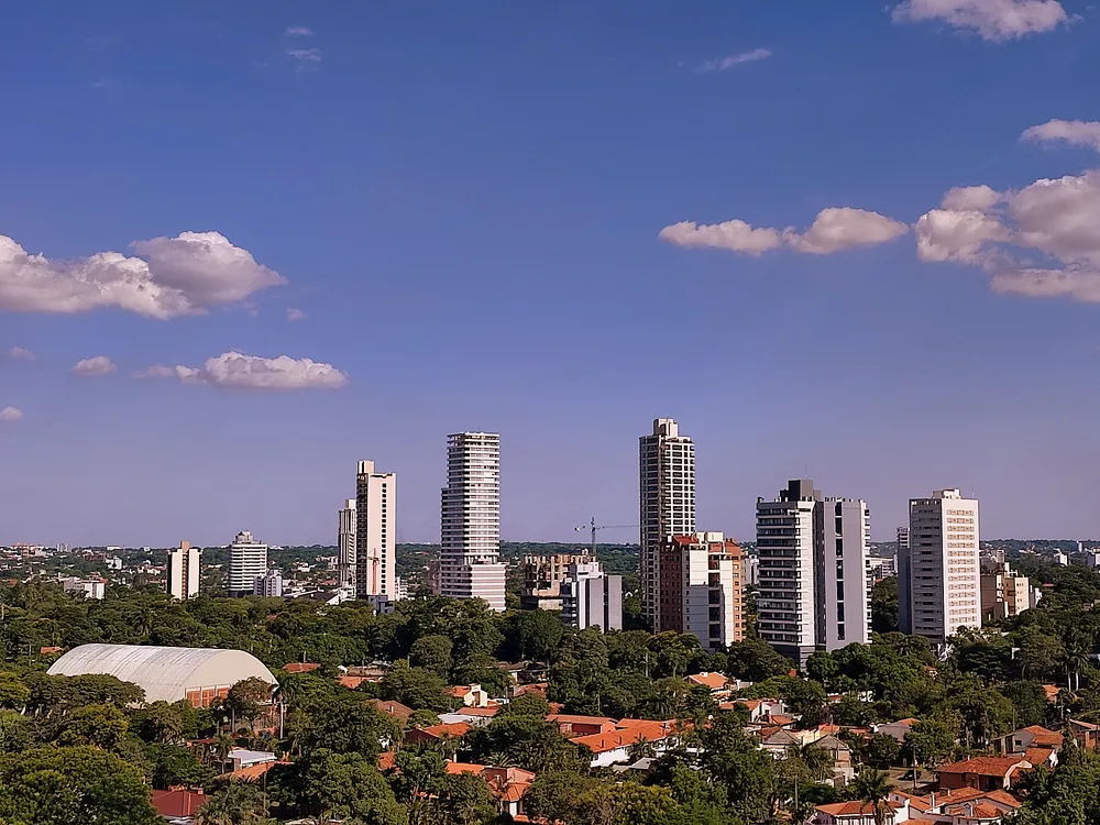 Edificios de departamentos en Asunción; comprar inmuebles en Paraguay sigue un proceso con escritura