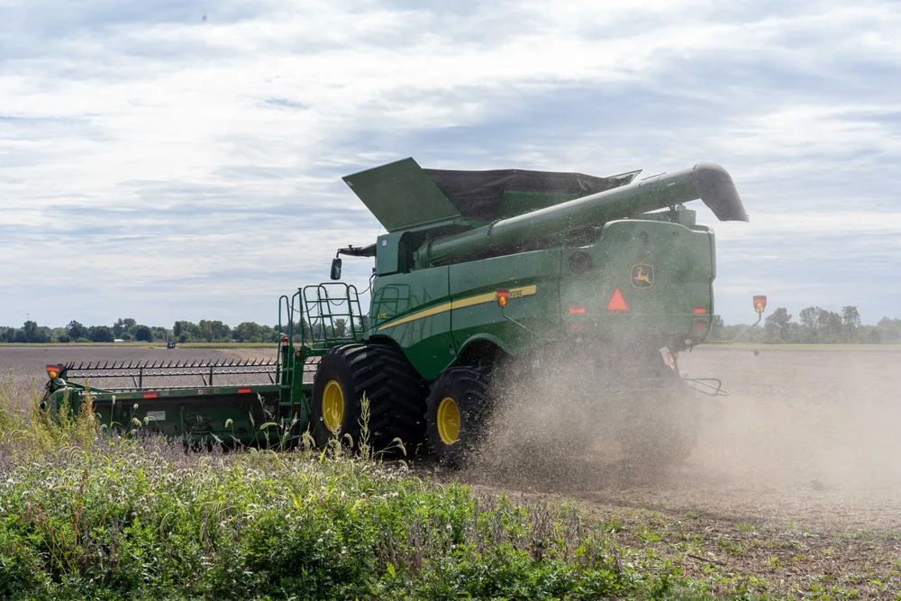 Cosecha de soja; la tierra y el agro son de las vías más conocidas para invertir en Paraguay