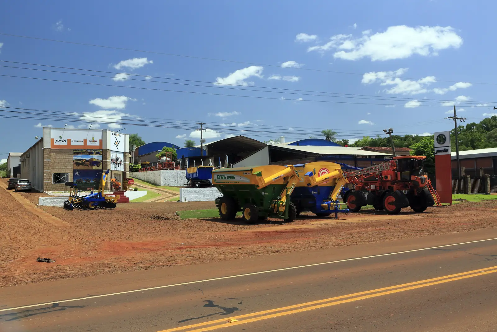 Concesionaria de maquinaria agrícola en Hohenau, Itapúa: maquinaria y equipos cuentan como inversión en el Investor Pass con empresa en Paraguay
