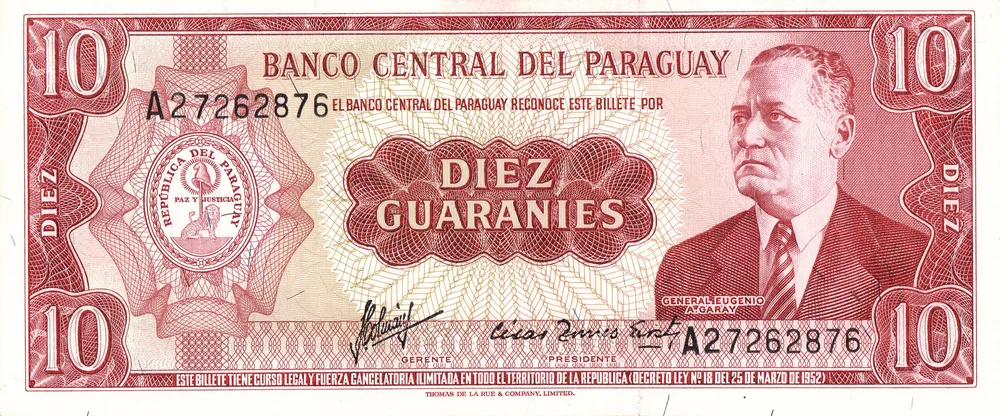 Billetes de guaraní; el IRP en Paraguay se calcula con tasas escalonadas del 8 al 10 %