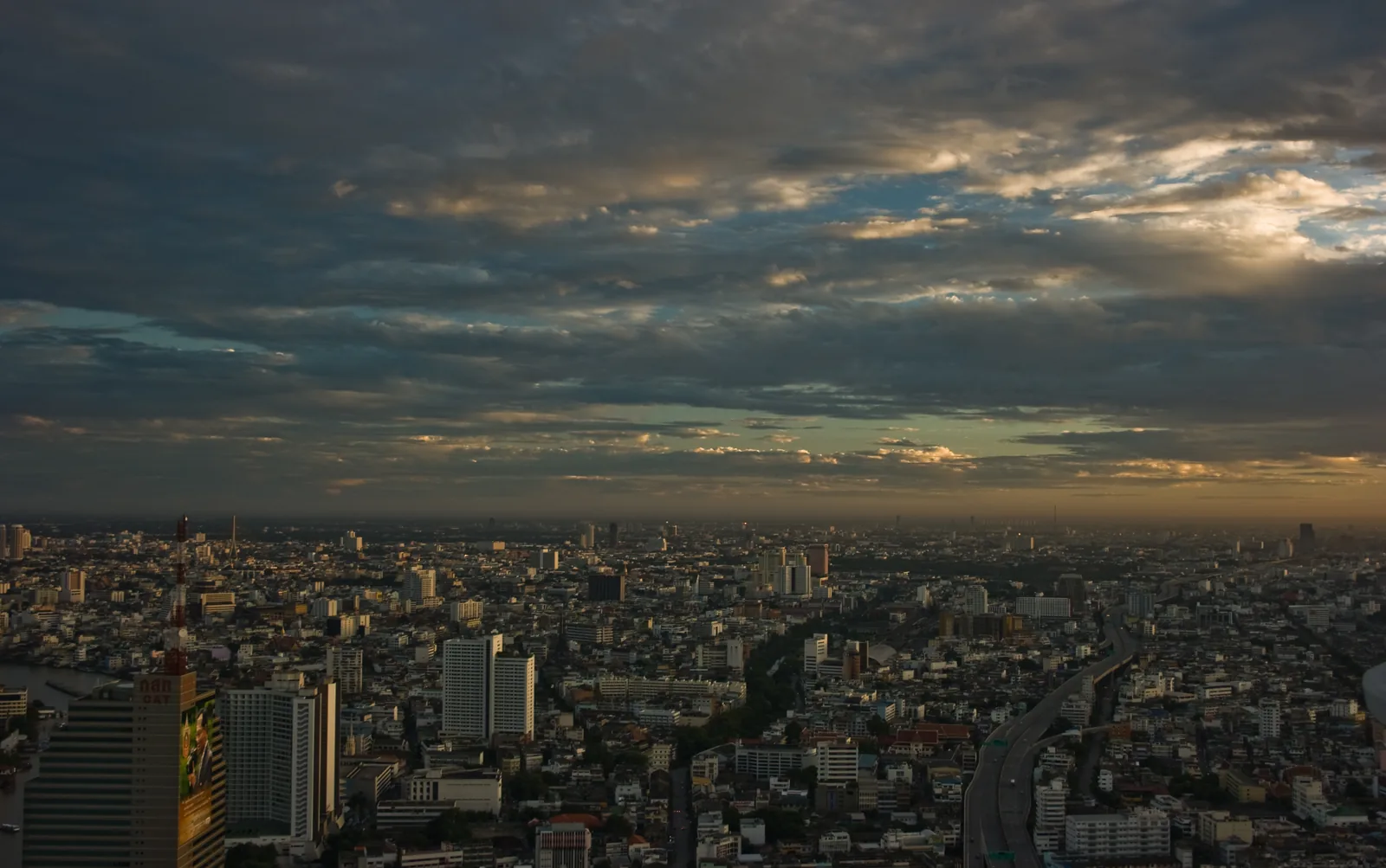 Paraguay vs Tailandia 2026: impuestos y residencia comparados