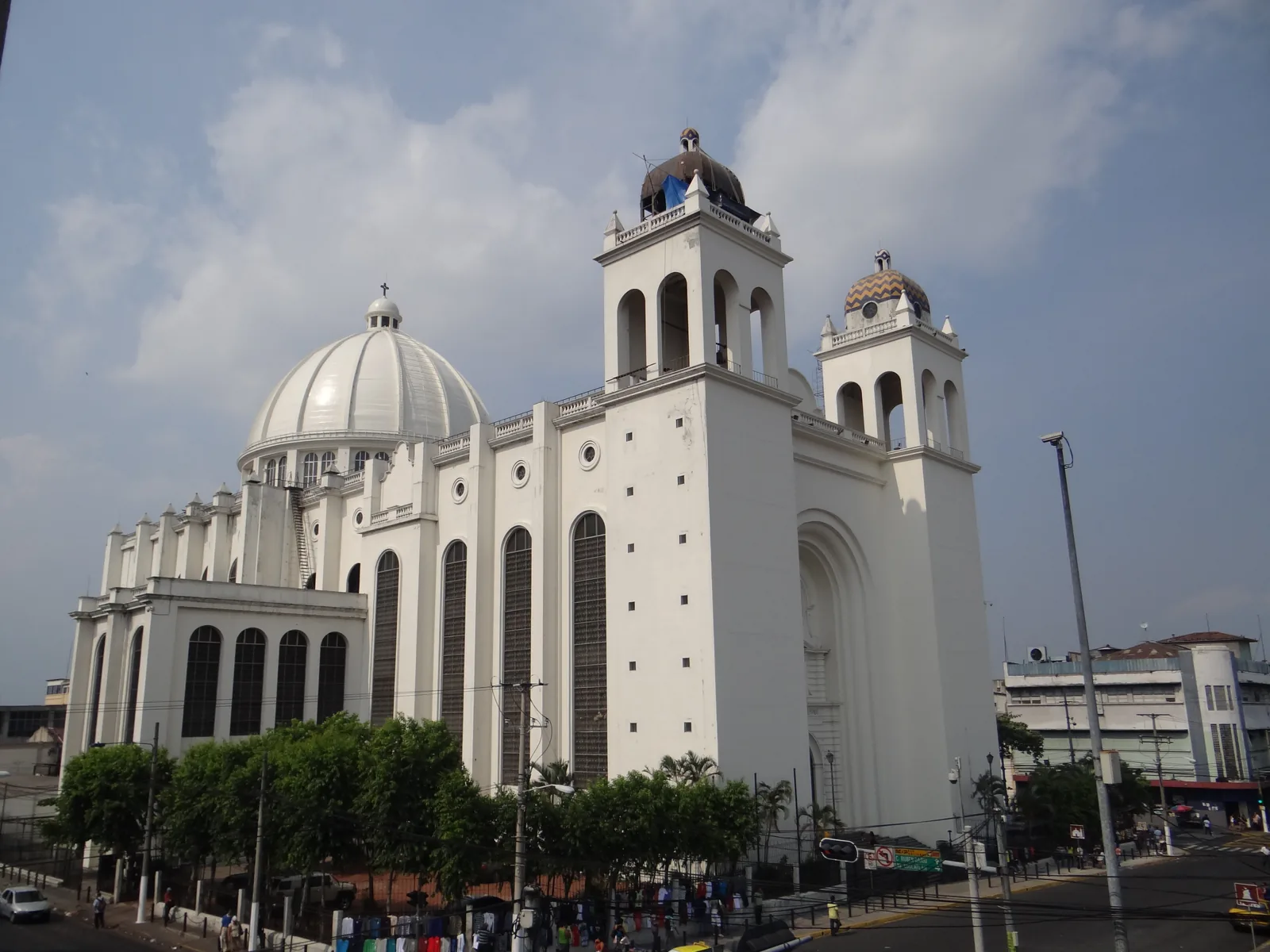 Residencia fiscal: El Salvador vs Paraguay