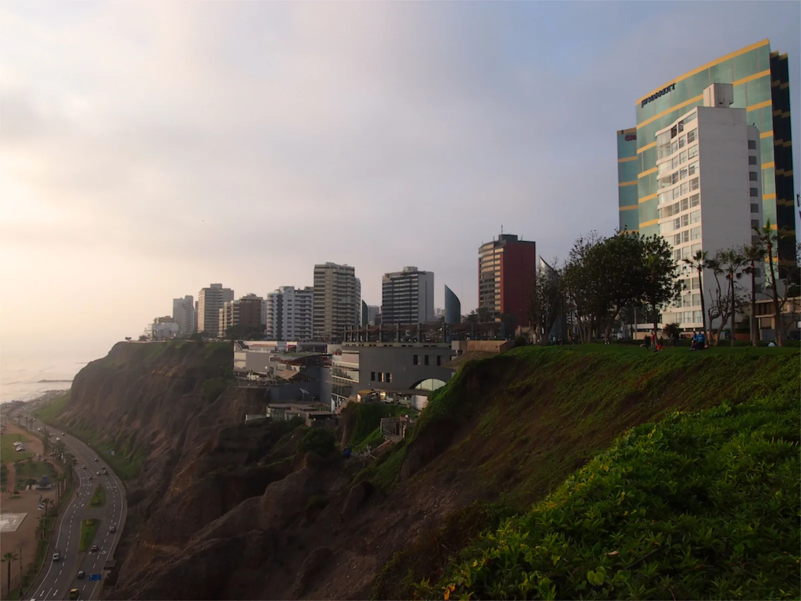 Residencia fiscal Perú vs Paraguay: guía 2026
