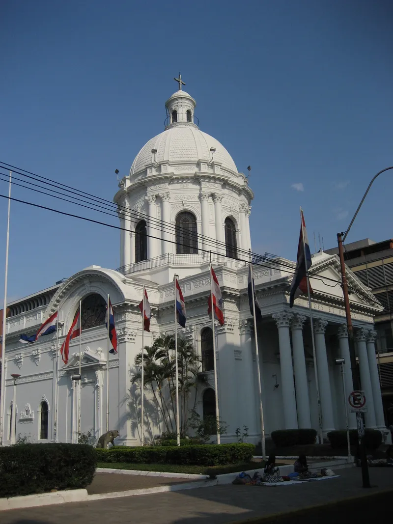 El Panteón Nacional de los Héroes en el centro de Asunción, cerca de las oficinas donde se gestiona la residencia en Paraguay