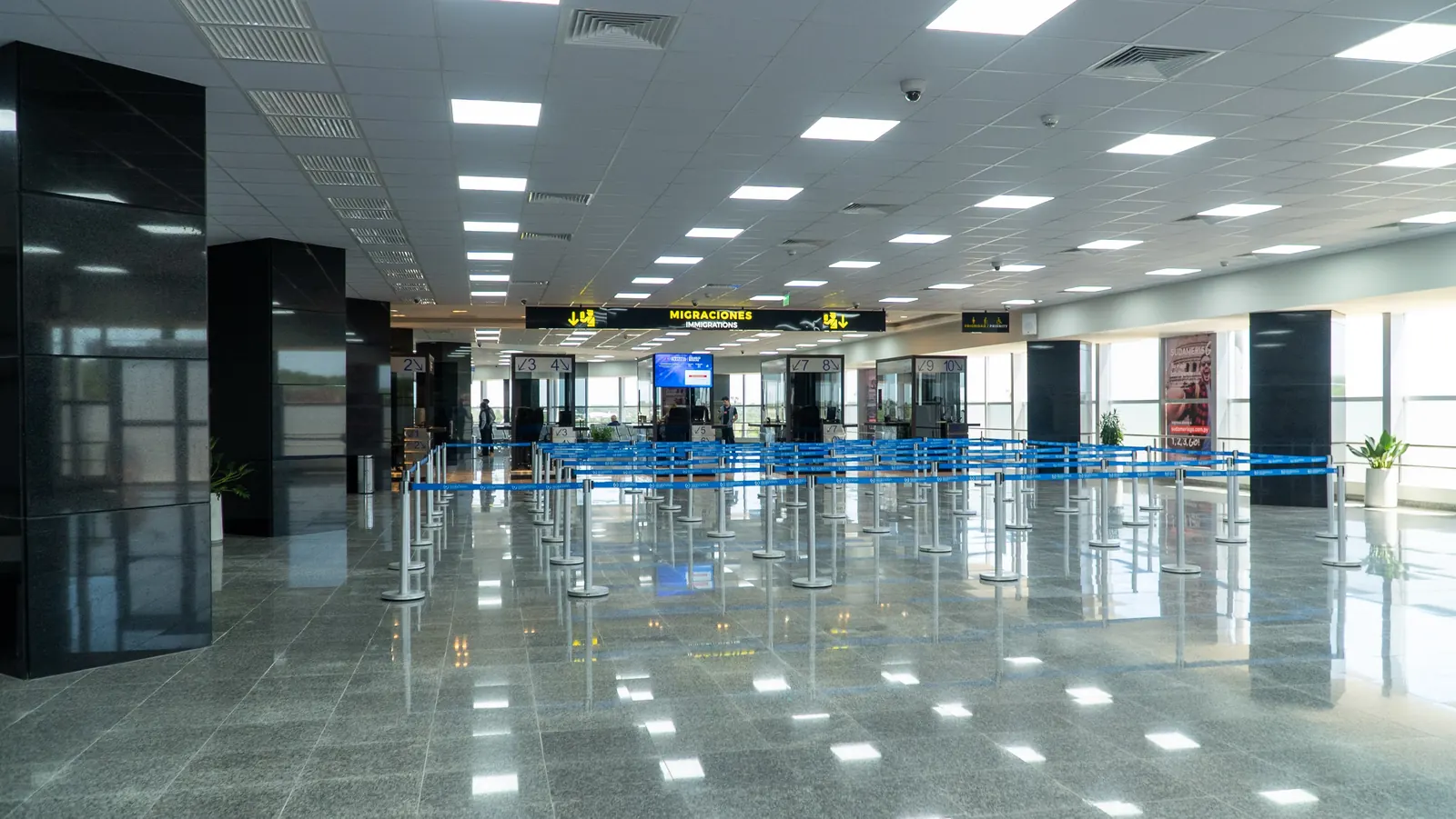 Sala de control migratorio del Aeropuerto Silvio Pettirossi, donde queda registrada cada entrada y salida de quien tiene la residencia permanente en Paraguay