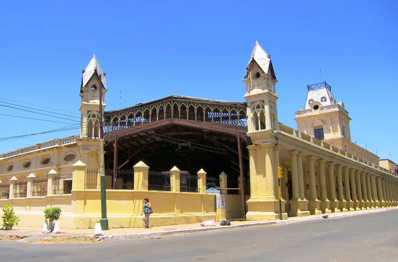 La antigua Estación Central del Ferrocarril de Asunción, símbolo del arraigo que da la residencia permanente en Paraguay