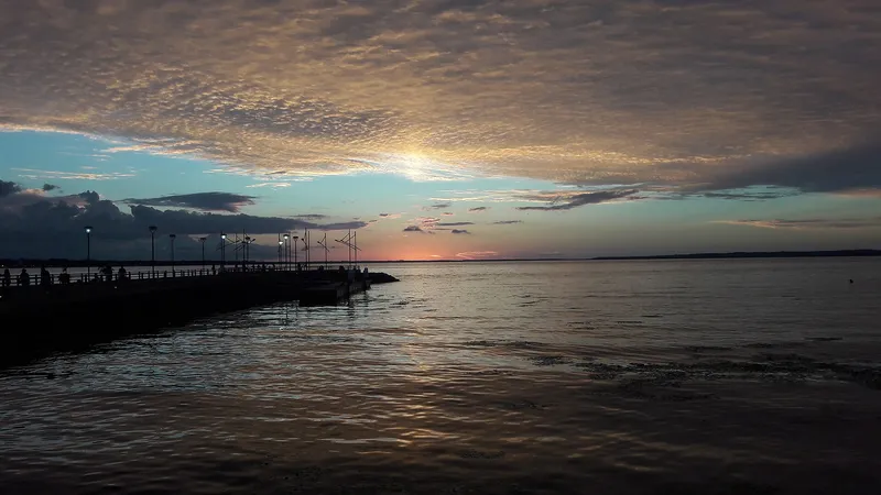 La Costanera de Encarnación, ciudad fronteriza clave en la comparación Paraguay vs Argentina