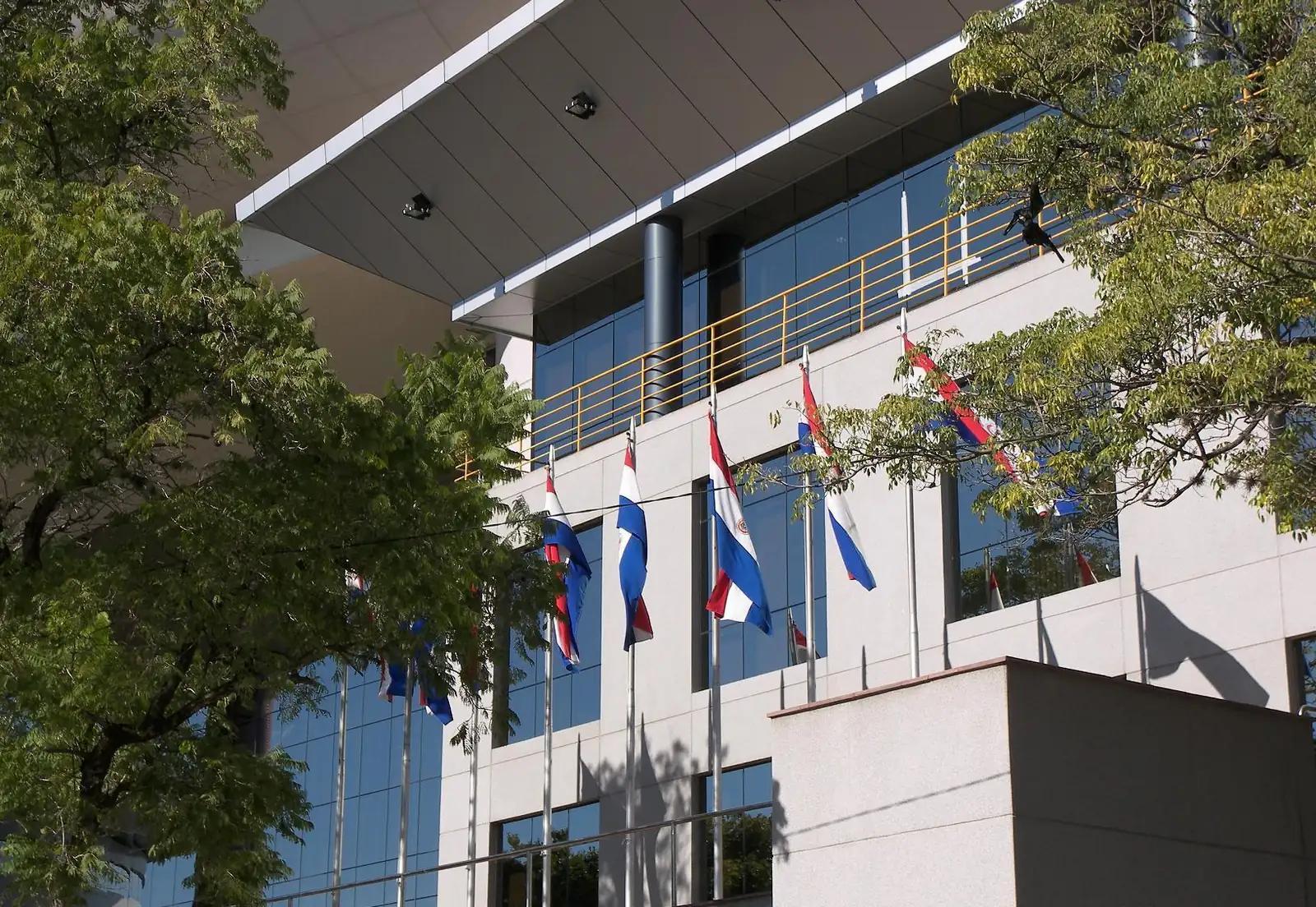 Paraguay: proponen subir el IRP al 14 % y la DNIT lo descarta